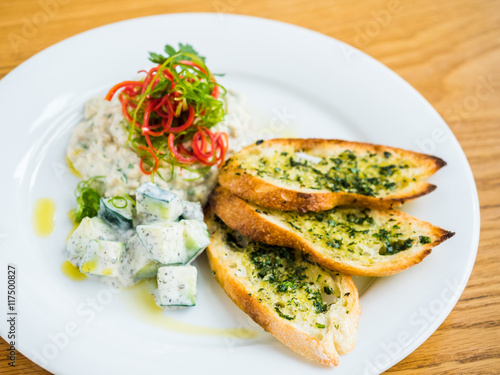 hummus with garlic bread