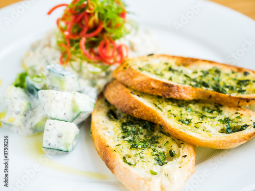 hummus with garlic bread