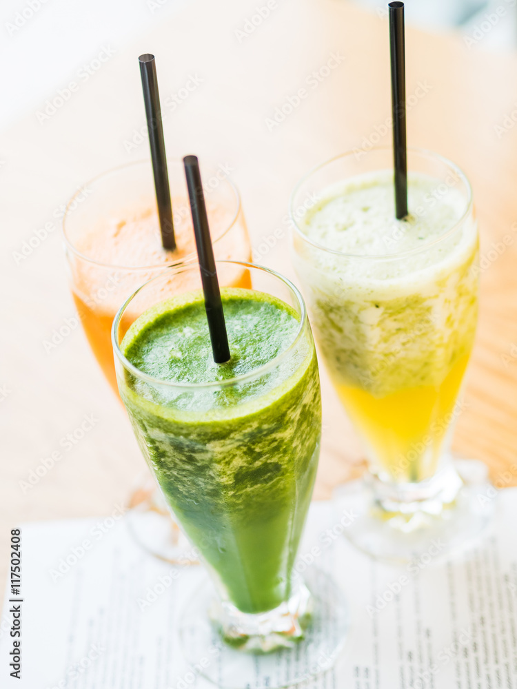 Fototapeta premium smoothie from spinach, carrots and pears