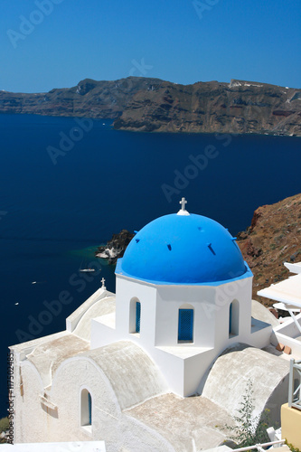 Fototapeta Naklejka Na Ścianę i Meble -  Classic Santorini - Blue Roof Church, White Wash Walls Greece