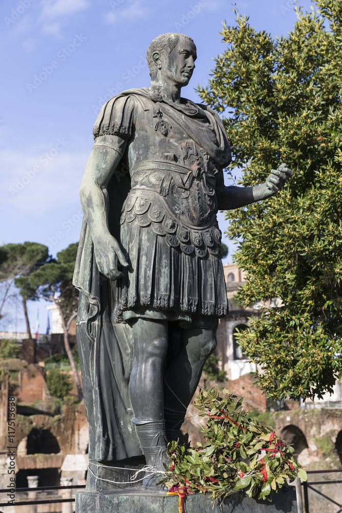 Caesar Statue Rom
