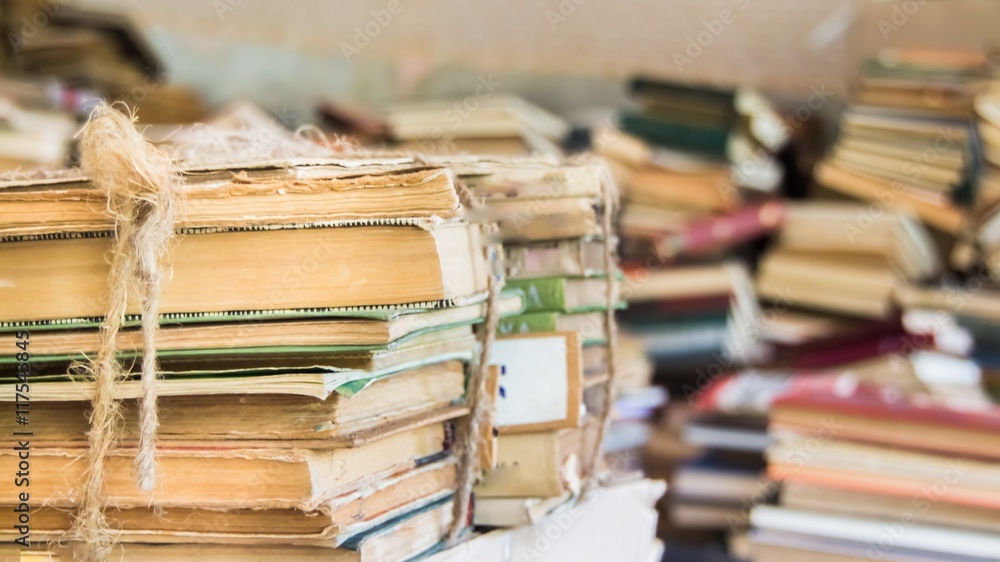 Fototapeta premium Books scattered in sloppy pile