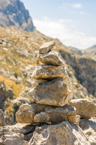 Steinmännchen als Wegmarkierung im Gebirge von Mallorca © Ralf Geithe