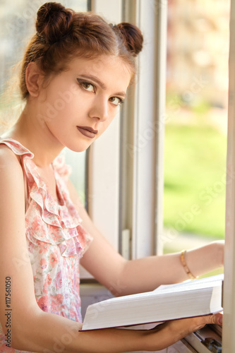 girl with book Free Download girl with book - GFXLoad