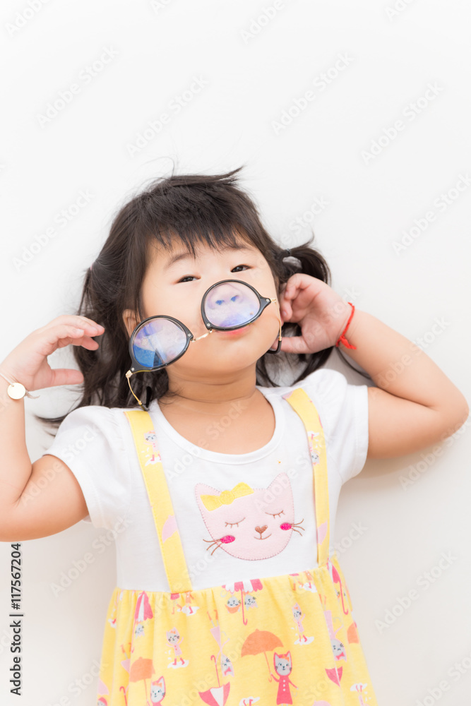 Fototapeta premium Asian cute little girl wearing glasses