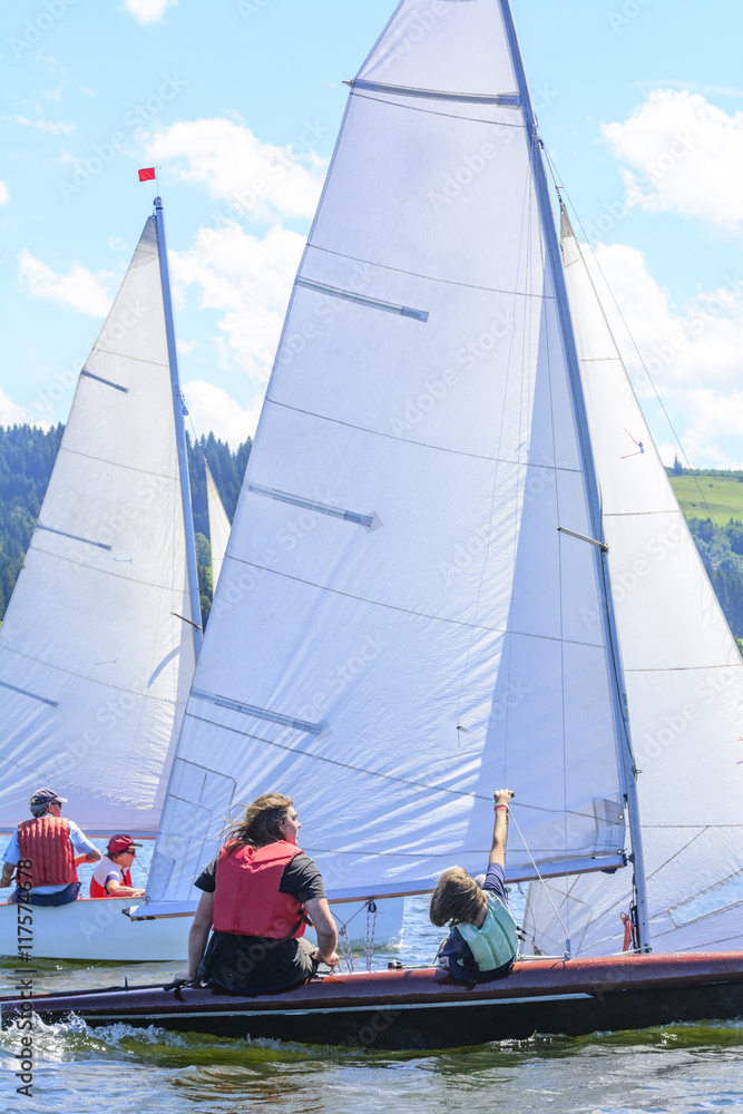 Fototapeta premium Segel an Segel bei einer Regatta
