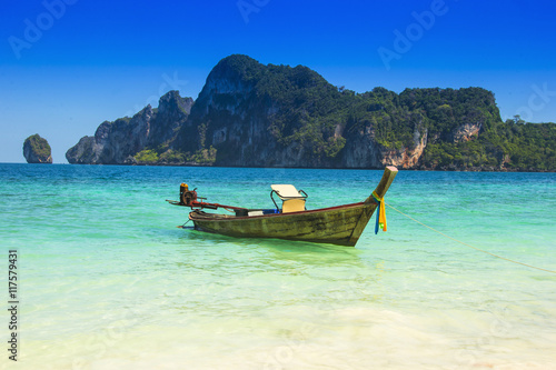 Boot am Strand bei Phuket, Thailand, Asien © Marc Stephan