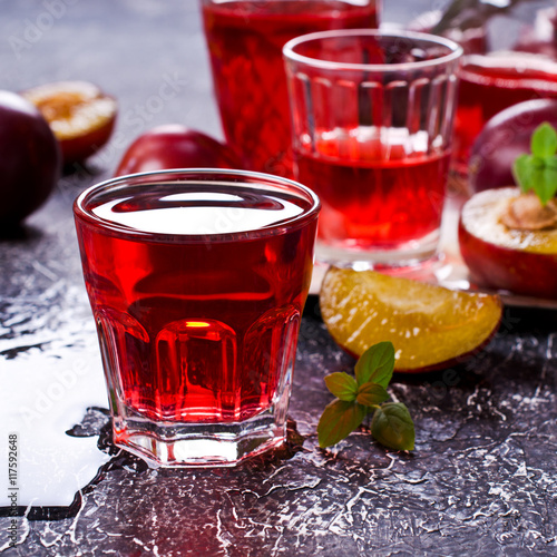 Slika na platnu Transparent plum drink