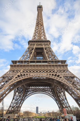 Torre Eiffel en París © theshoother