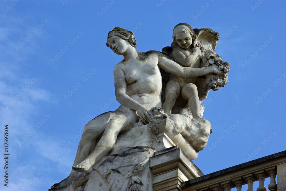 Statue du Grand Palais à Paris, France