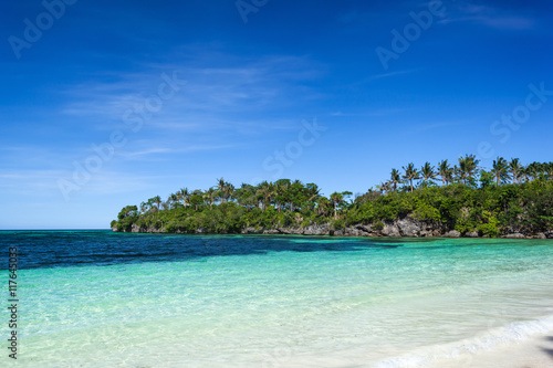 Tropical sandy seashore © photopixel