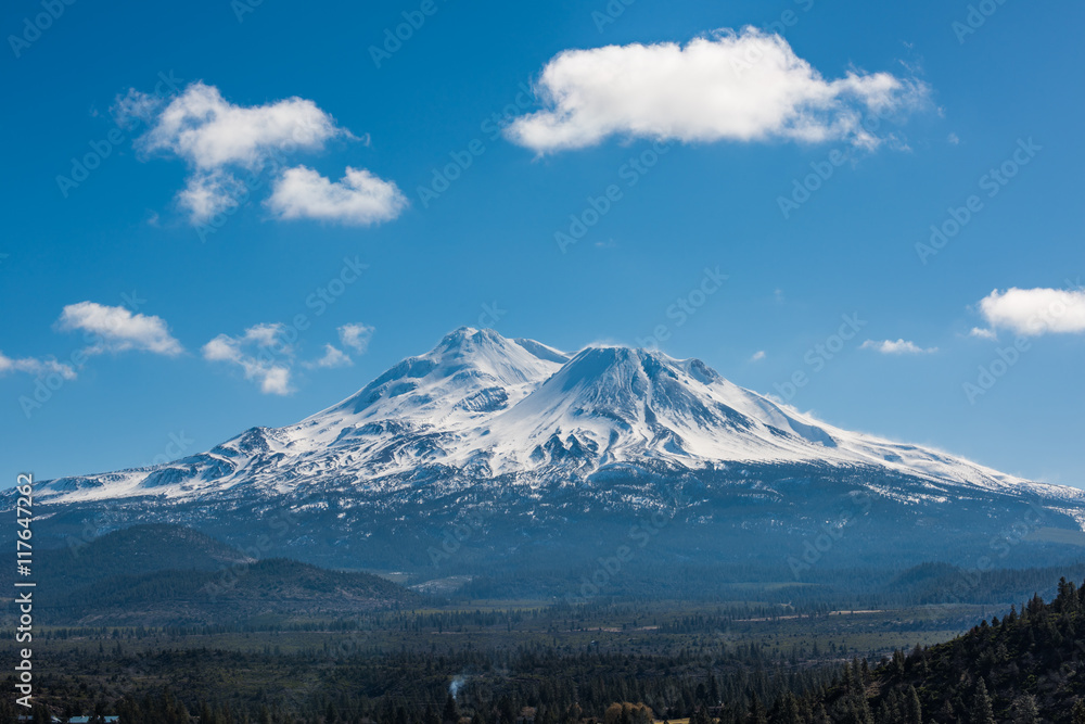 Fototapeta premium Snowcapped Mount Shasta volcano during winter with valley view