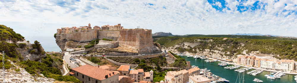 Fototapeta premium Panoramic View of Bonifacio old town built on top of cliff rocks