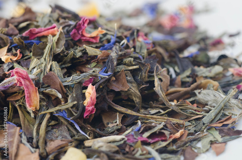 dried white tea leaves with flower petals