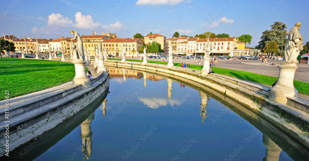 View of the statues of Padova old town