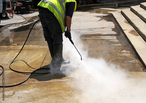 Pavement cleaning with pressurized water, disinfection by Covid-19 pandemic