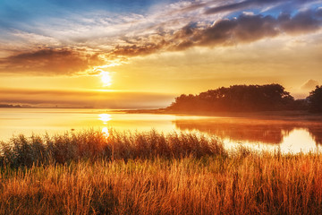 Fotobehang Zomer Zonsopkomst aan Zweedse noordzeekust  © Feel good studio