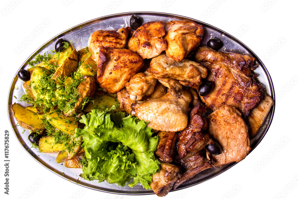 Grilled chicken wings and legs with lettuce and black olives Grilled chicken wings and legs with lettuce and black olives
