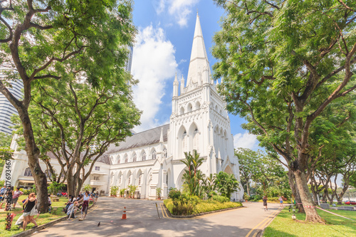 Foto SINGAPORE - MAY 15, 2016: Day scene of St Andrew's Cathedral in Singapore