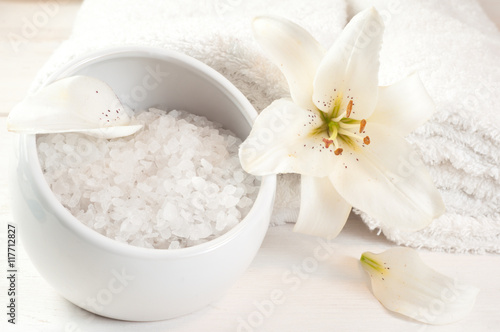 Accessories for bath decorated with white lily