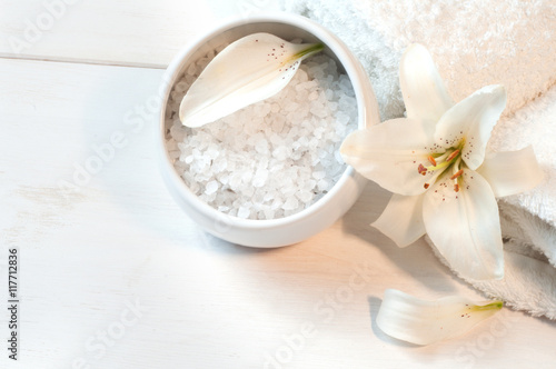 Accessories for bath  decorated with white lily