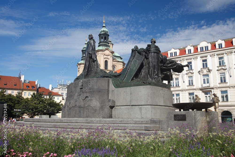 Travel in Prague, Old Town Square (Staromestske namestí), Jan Hus monument
