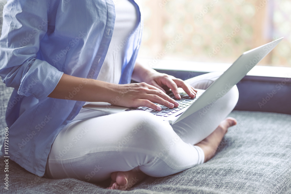 Naklejka premium Beautiful girl with gadget at home