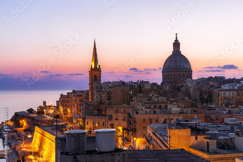 Valletta bei Sonnenaufgang photo