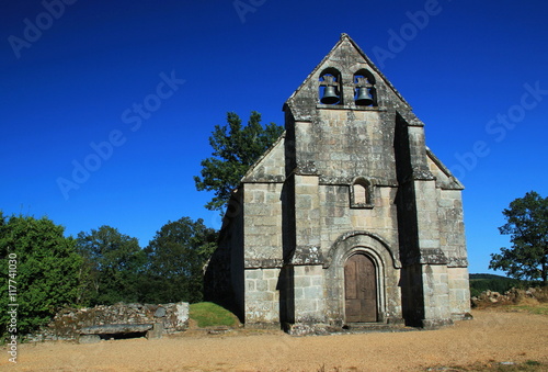 Eglise et clocher de Toy-Viam.(Corrèze) photo