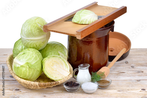 Weißkraut in Vorbereitung für die Herstellung von Sauerkraut  - German white cabbage in preparation for making sauerkraut photo