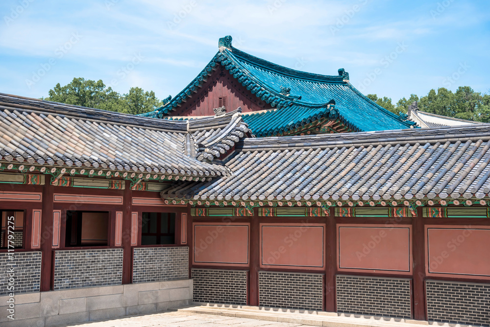 Fototapeta premium Traditional Buildings in Changdeokgung Palace Complex