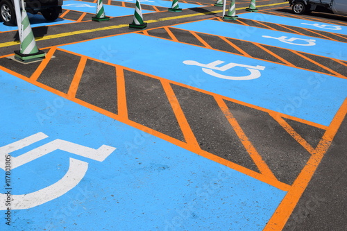 障害者用駐車場 車椅子マーク