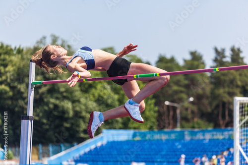 Fotografie young woman in highjump