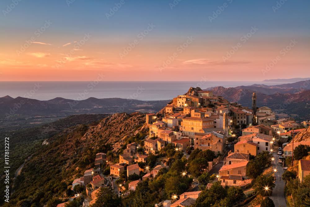Obraz premium Late evening sunshine on mountain village of Speloncato in Corsi