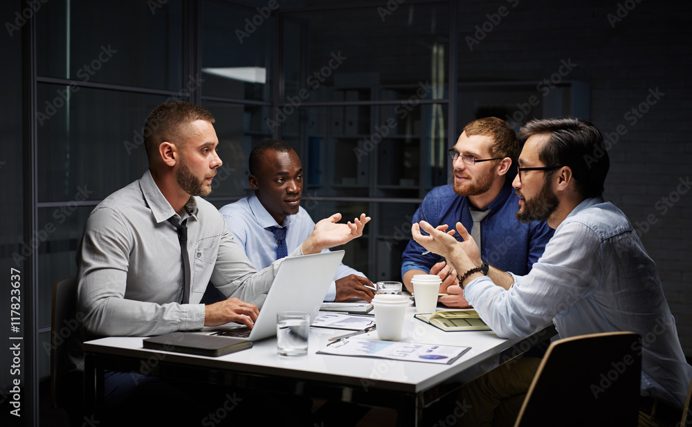 Fototapeta premium Workaholics in office