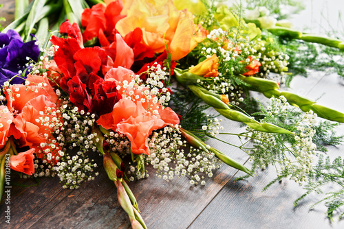 Fototapeta Naklejka Na Ścianę i Meble -  Composition with bouquet of gladiolus flowers