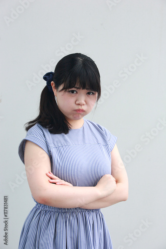 怒った女の子の顔 日本人モデル バストアップ Stock 写真 Adobe Stock