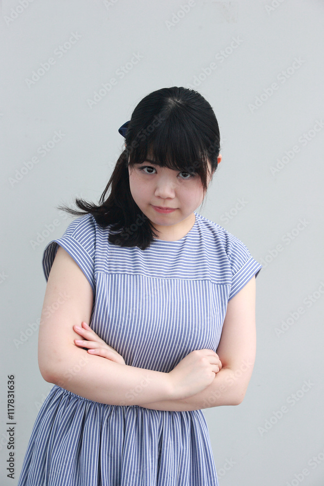 上目遣いで見つめる女の子 日本人モデル バストアップ Stock Photo Adobe Stock