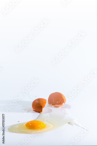 фотографія Broken egg with albumen and yolk.