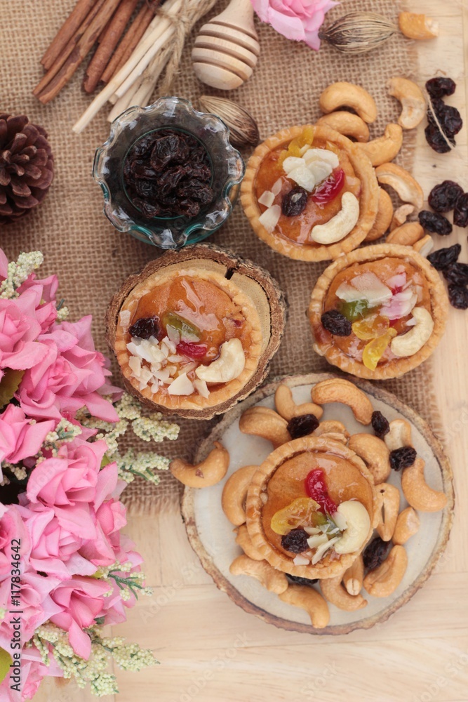 Mini almond nuts,fruit tart is delicious. Mini almond nuts,fruit tart is delicious.