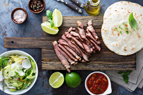 Принти на полотні Cooking steak tacos with sliced meet