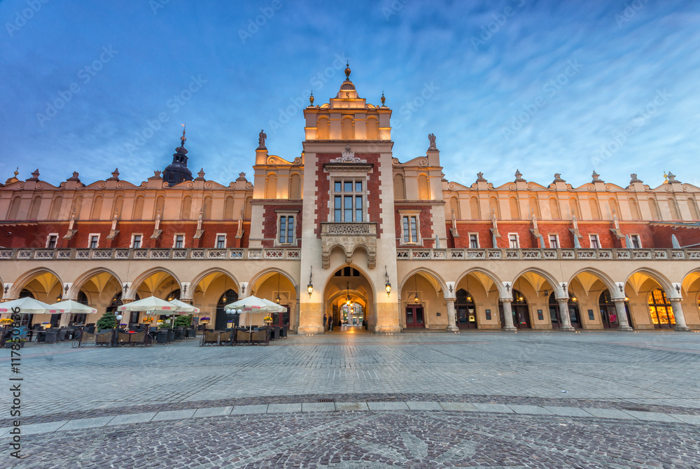 Fototapeta premium Famous Cloth Hall on Main Market Square in Krakow, illuminated in the night