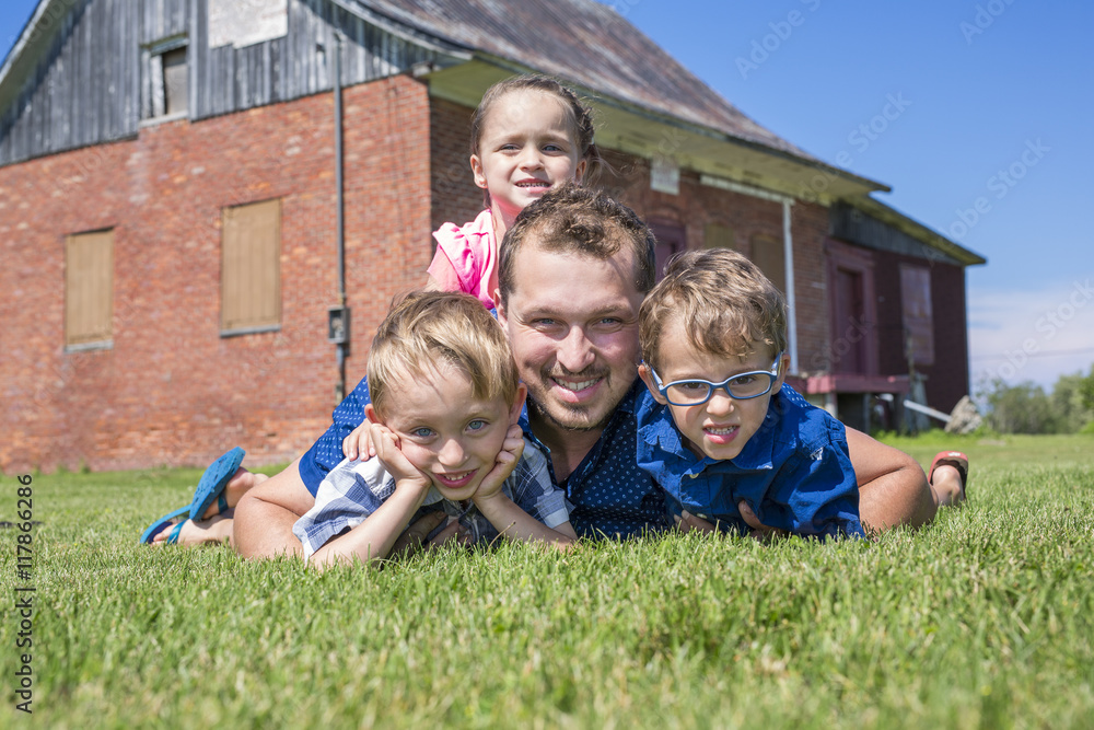 Obraz premium Happy family having weekend in summer