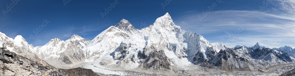 Fototapeta panoramic view of Mount Everest with beautiful sky