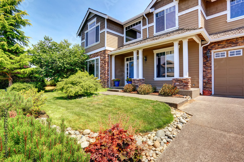 A very neat American house with gorgeous outdoor landscape.