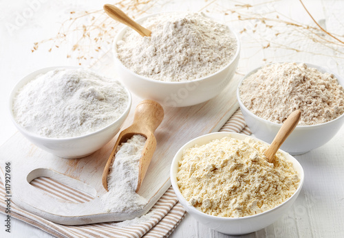Photographie Bowls of gluten free flour