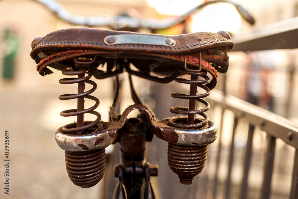Alter Fahrradsitz Stock-Foto | Adobe Stock