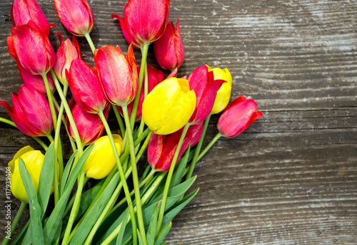 Fototapeta Naklejka Na Ścianę i Meble -  colorful tulips on wooden surface