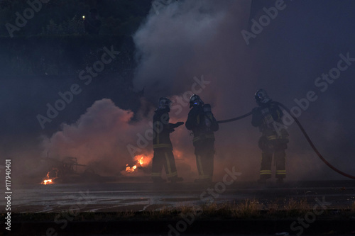 pompiers en action sur un incendie