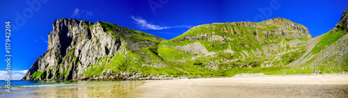 Walking on the beach Kvavlv...